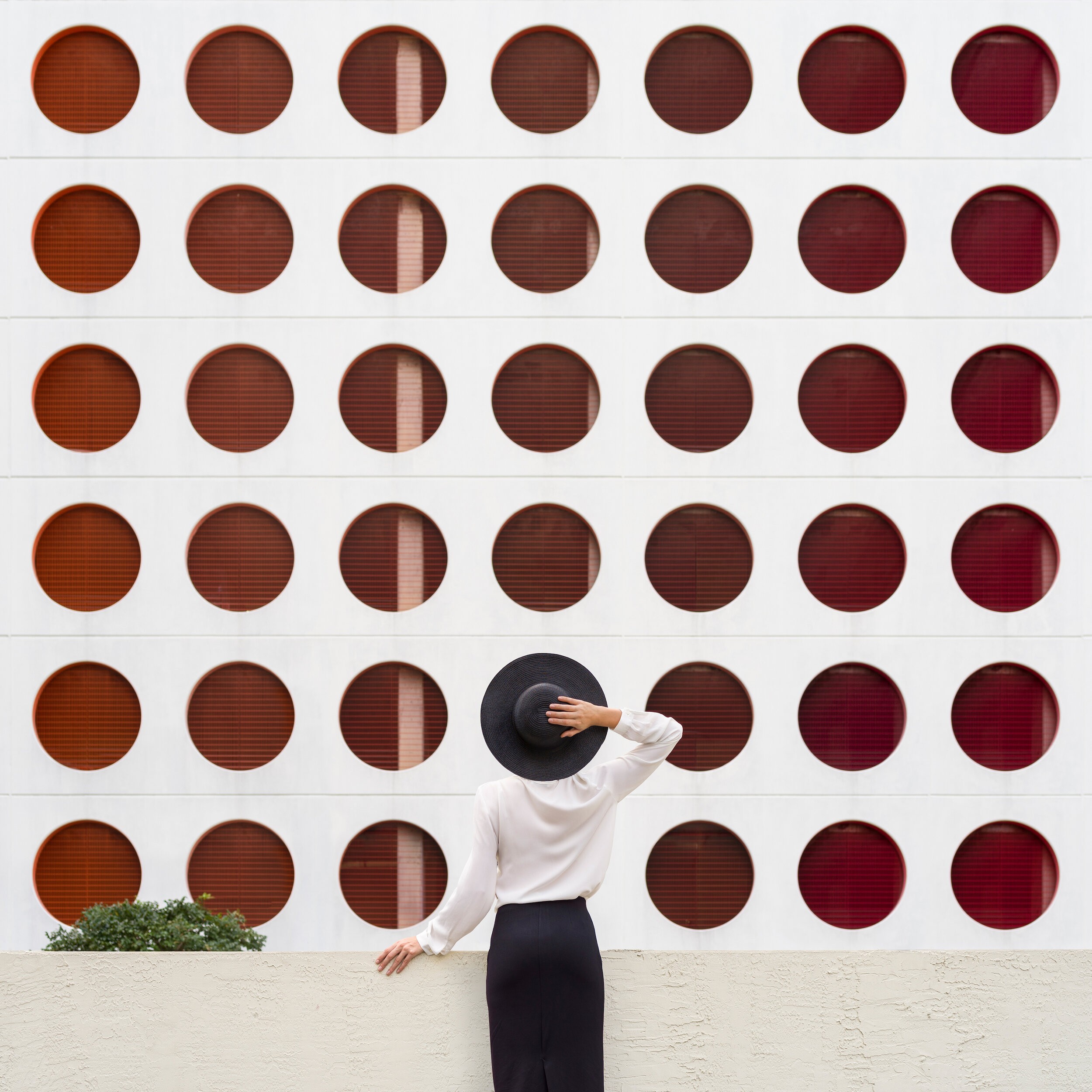 The playful photography of Anna Devís and Daniel Rueda